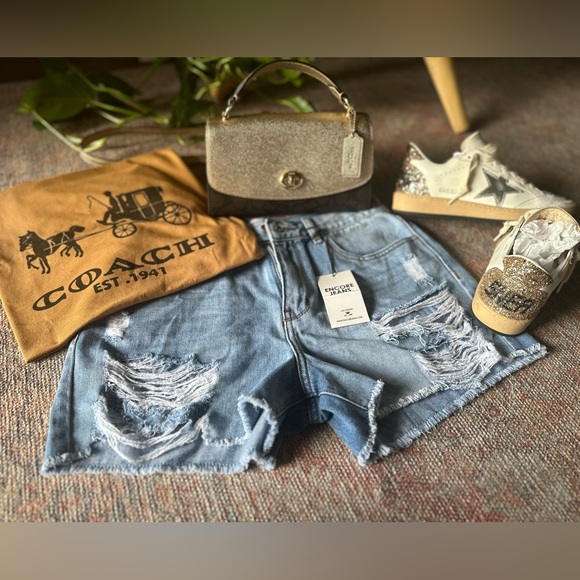 NEW Encore Jean Shorts Size Mwith Fashion T-shirt Size L
